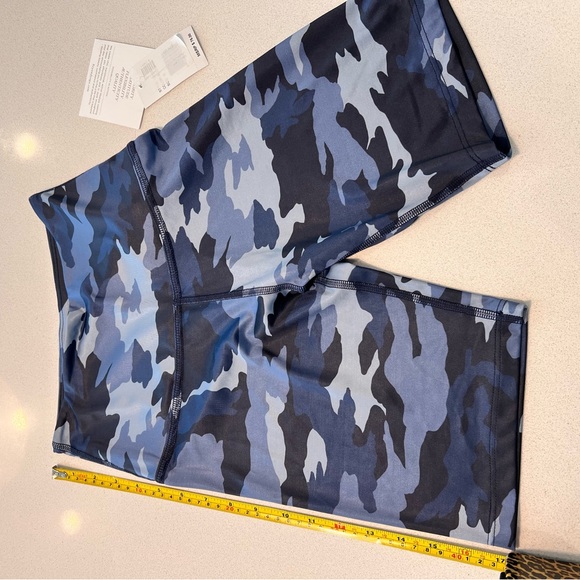 Beyond Yoga Navy Blue High-rise Camo Biker Shorts, Size S, NWT - Picture 5 of 7